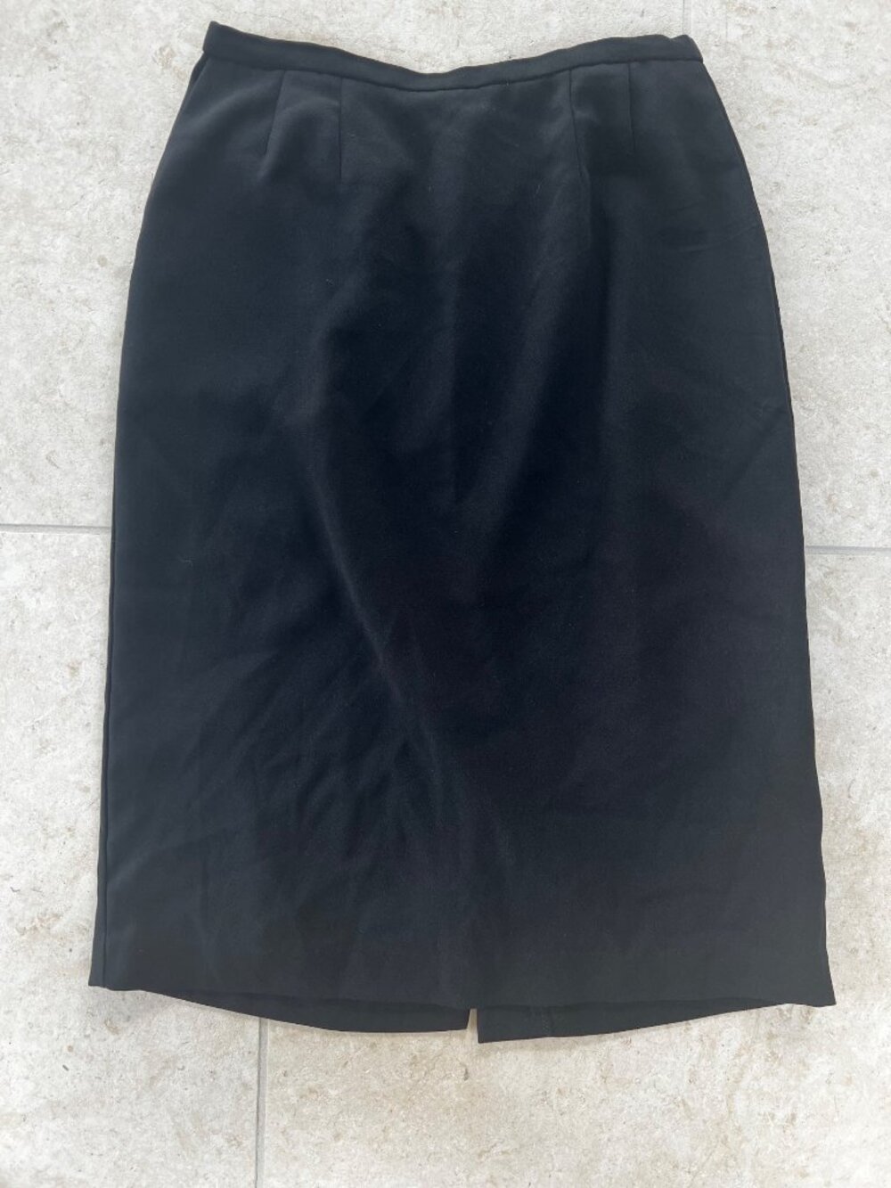 Women's Gently Used Black Knee Length Midi Skirt Wrinkle Free Size 6/8